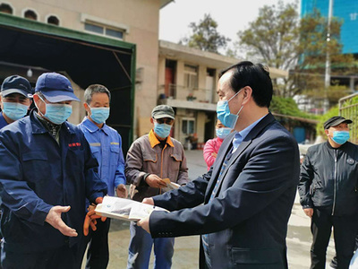 西北師范大學(xué)校領(lǐng)導(dǎo)慰問(wèn)一線職工并檢查勞動(dòng)保護(hù)用品供應(yīng)保障工作